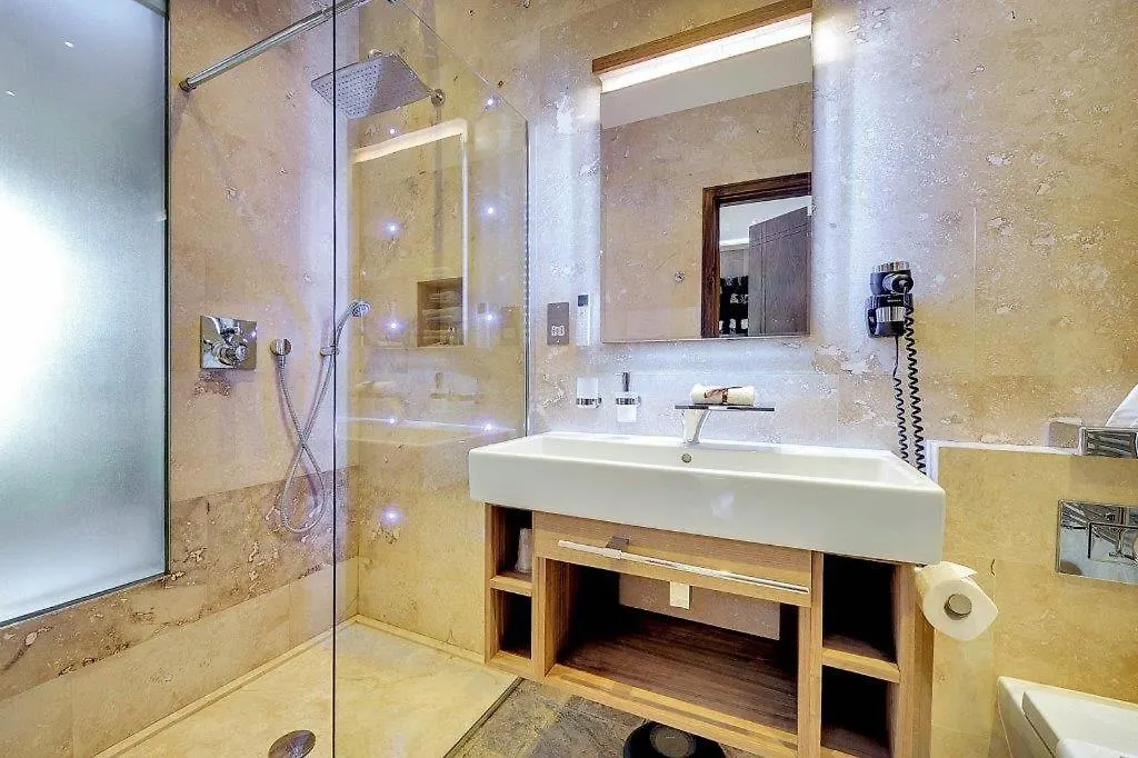 سوبوت Mala Anglia Deluxe Rooms & Spa 0*,